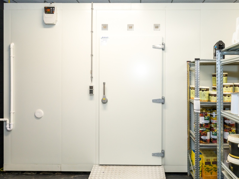 De voorzijde van een vriescel voor de voedingsmiddellenindustrie